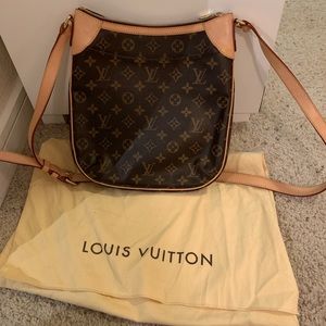 Louis Vuitton Crossbody LIKE NEW!